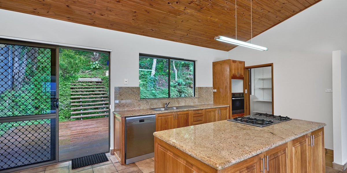 13 Panoramic Place, Whitfield, QLD 4870 AUS
