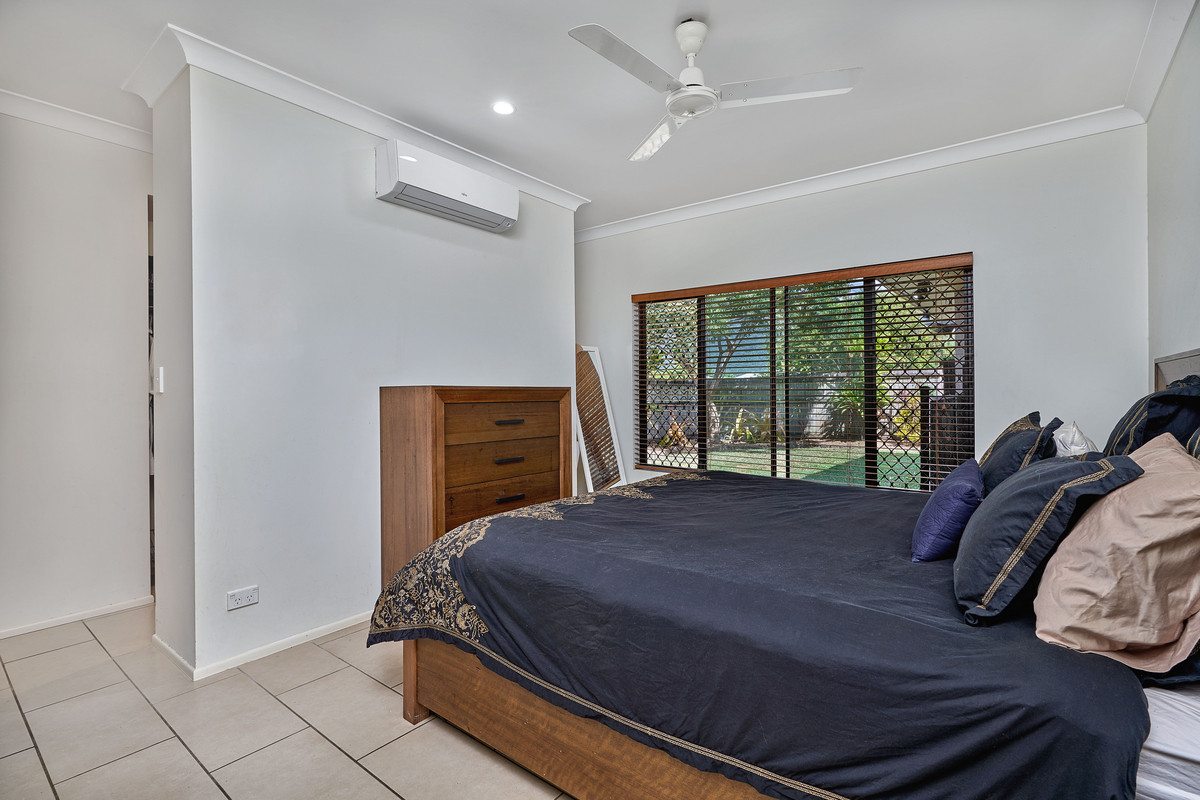 64 Tyrconnell Close, Redlynch, QLD 4870 AUS