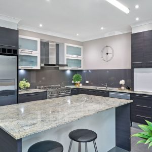 7 Bromell Close, Redlynch, QLD 4870 AUS