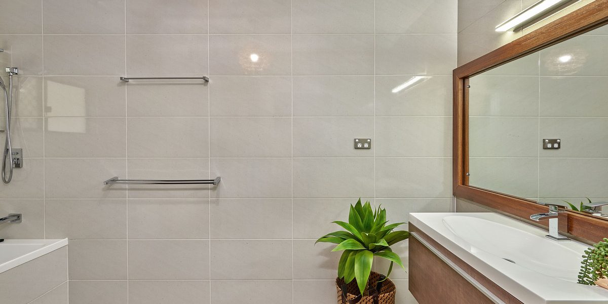 21 Rudder Street, Clifton Beach, QLD 4879 AUS