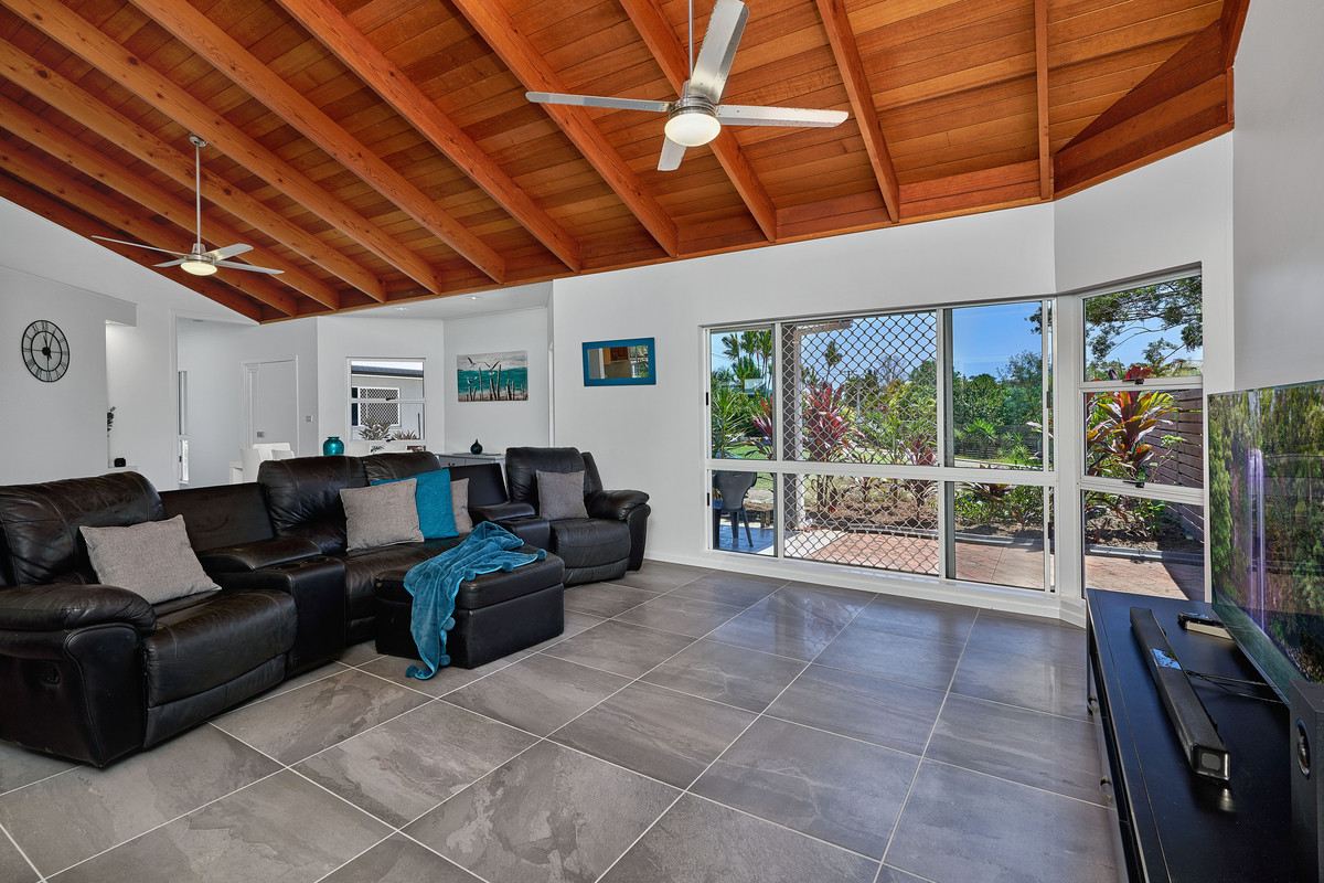 11 Hicks Close, Kewarra Beach, QLD 4879 AUS