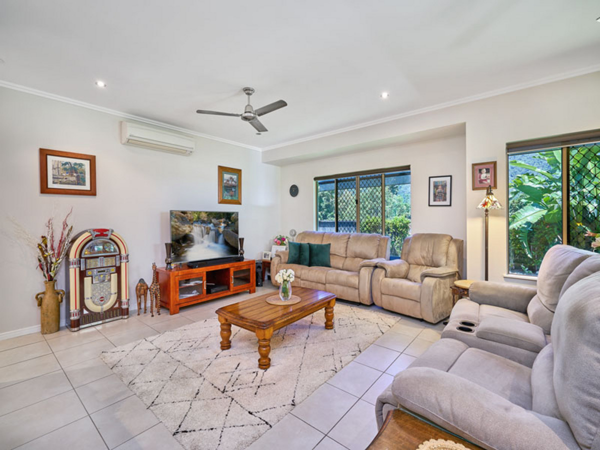 3 Stapleton Close, Redlynch, QLD 4870 AUS