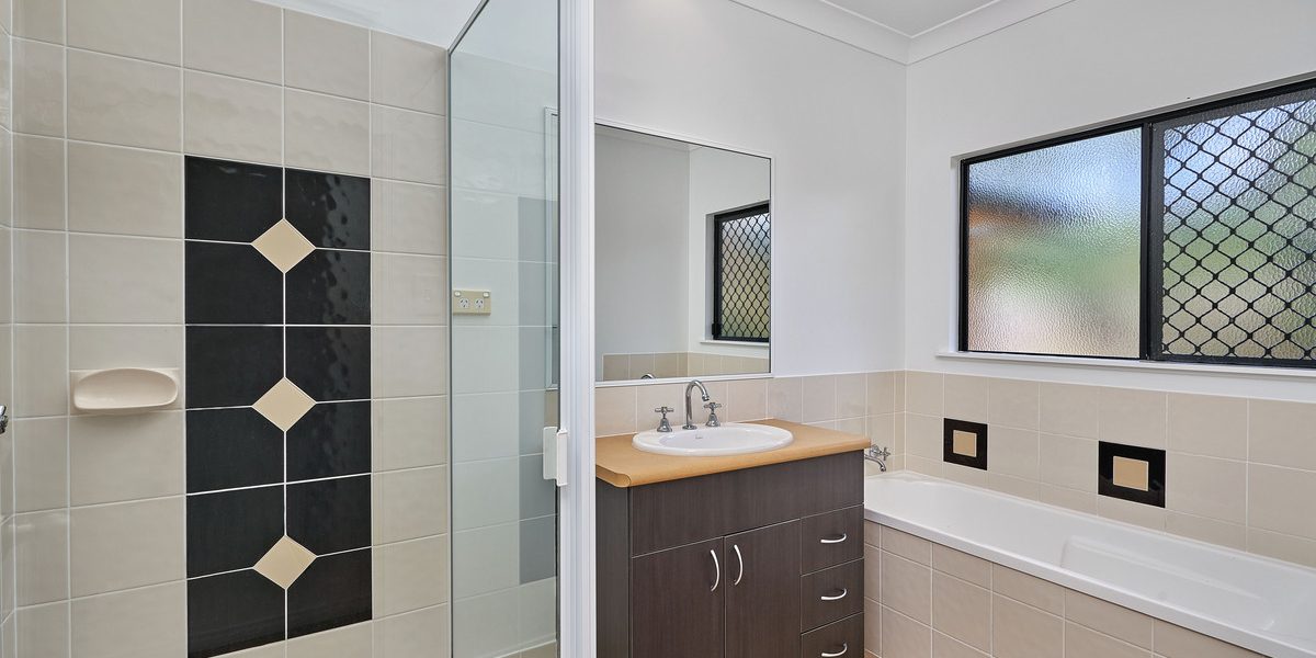 11 Bronte Close, KEWARRA BEACH, QLD 4879 AUS
