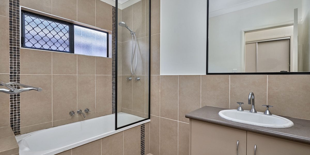 64 Tyrconnell Close, Redlynch, QLD 4870 AUS