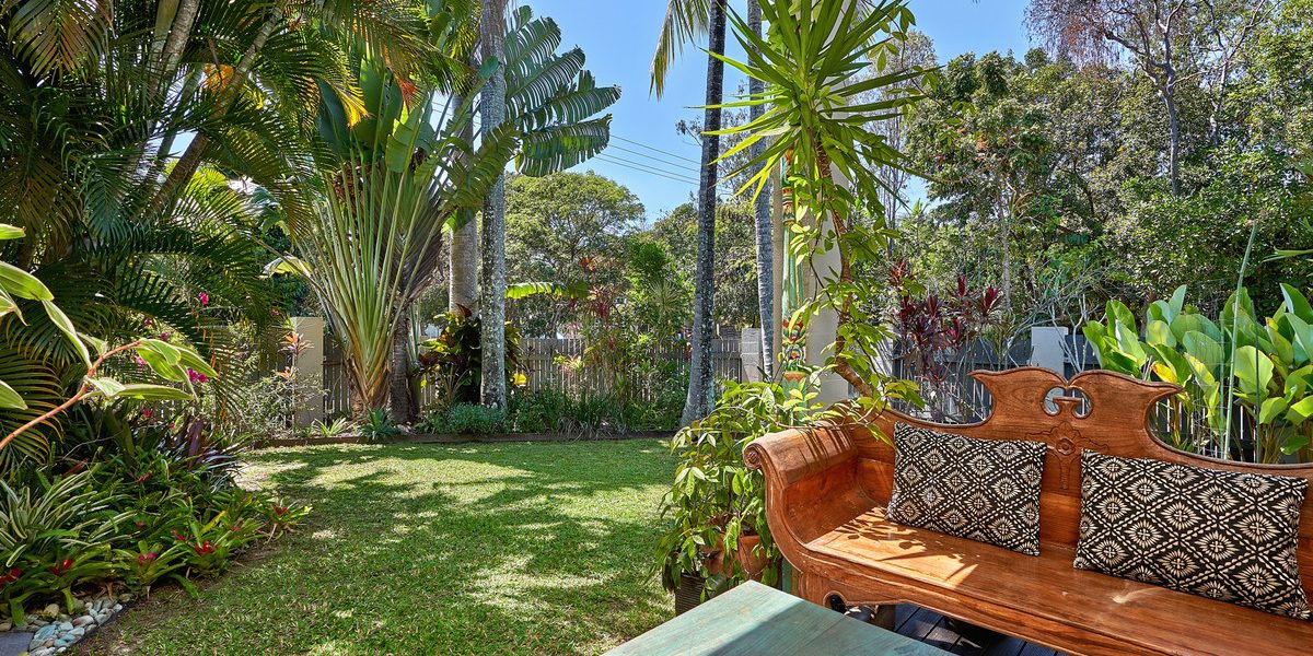 21 Rudder Street, Clifton Beach, QLD 4879 AUS