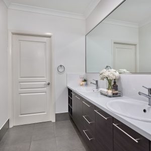 7 Bromell Close, Redlynch, QLD 4870 AUS