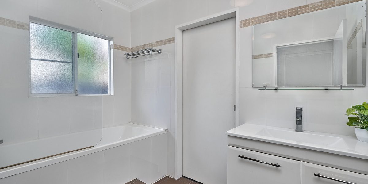 4 Coolangatta Close, KEWARRA BEACH, QLD 4879 AUS