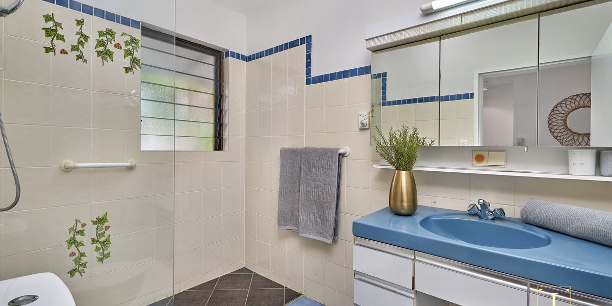 4 Lena Close, Clifton Beach, QLD 4879 AUS