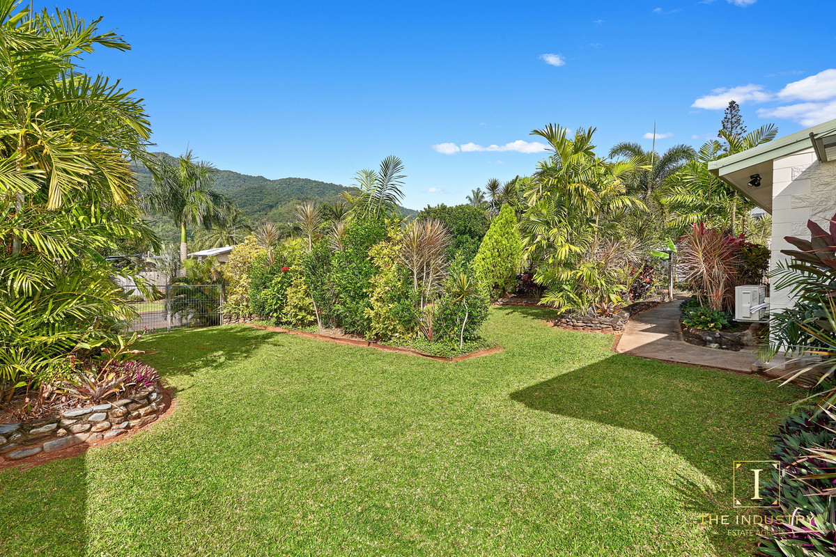 4 Amarina Close, Caravonica, QLD 4878 AUS