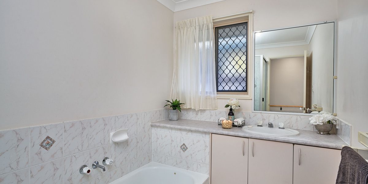 65 Moore Road, Kewarra Beach, QLD 4879 AUS