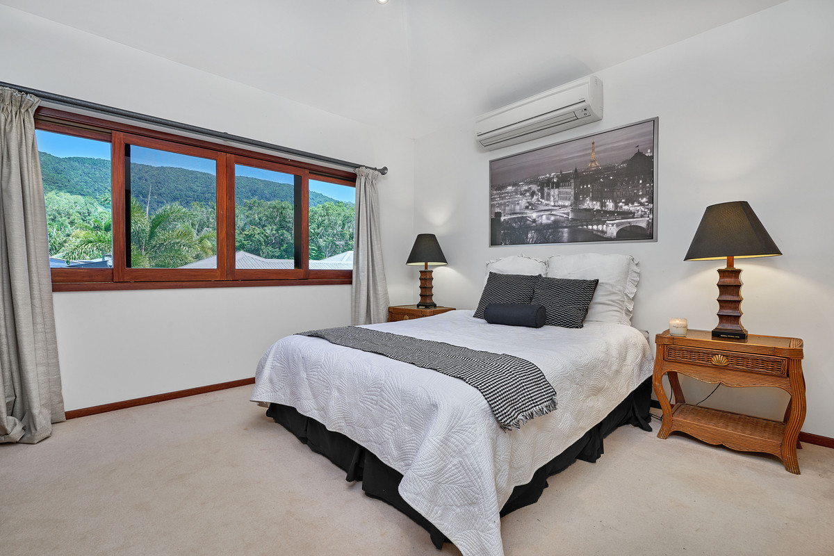 8 Lillian Road, Palm Cove, QLD 4879 AUS