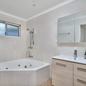 15 Beaver Street, Clifton Beach, QLD 4879 AUS