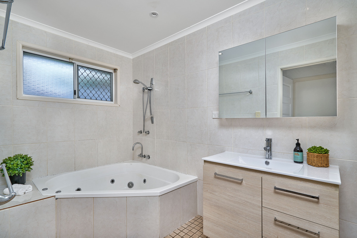 15 Beaver Street, Clifton Beach, QLD 4879 AUS