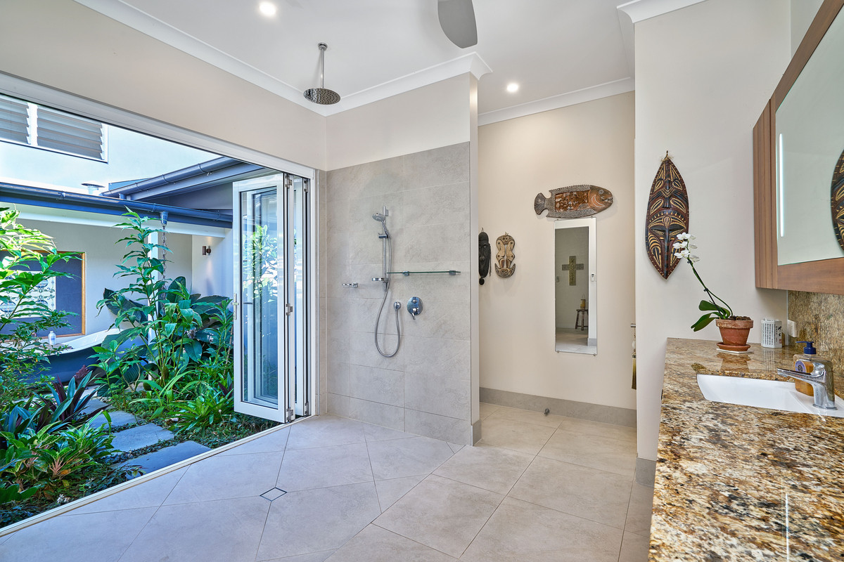 27 Nicholas Street, Clifton Beach, QLD 4879 AUS