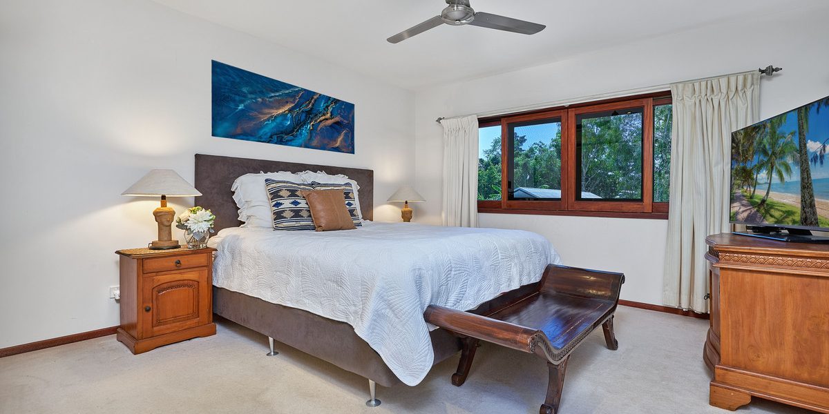 8 Lillian Road, Palm Cove, QLD 4879 AUS