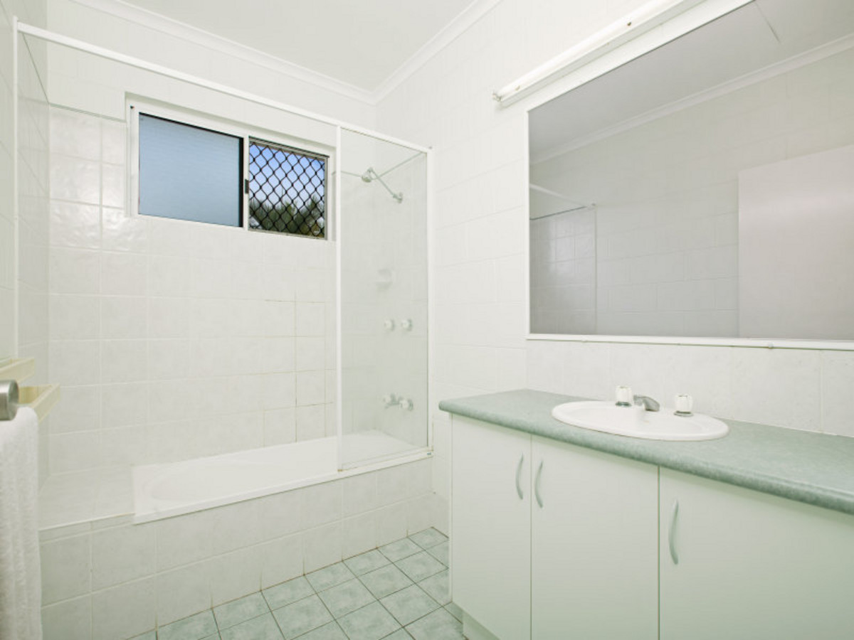 5 Dolphin Close, KEWARRA BEACH, QLD 4879 AUS