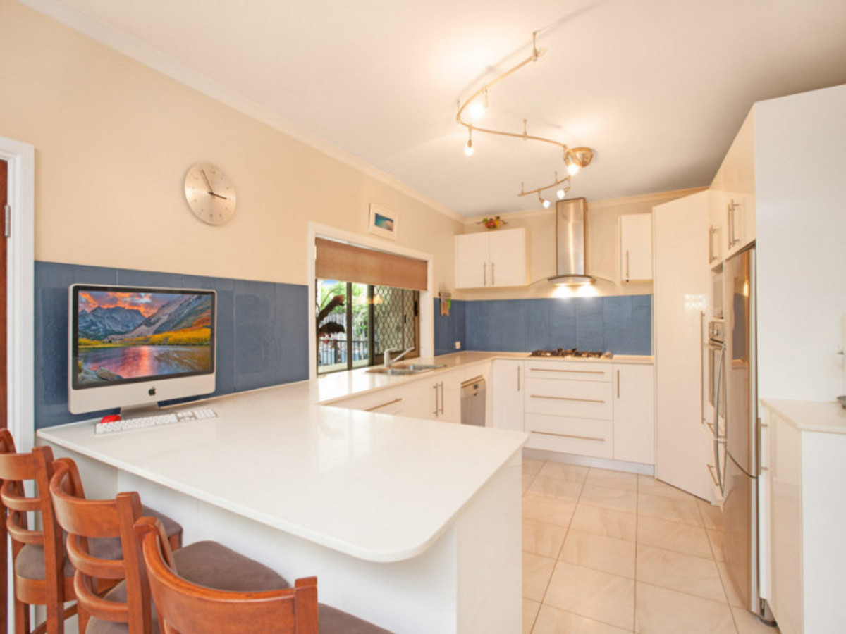 37 Portsea Crescent, KEWARRA BEACH, QLD 4879 AUS