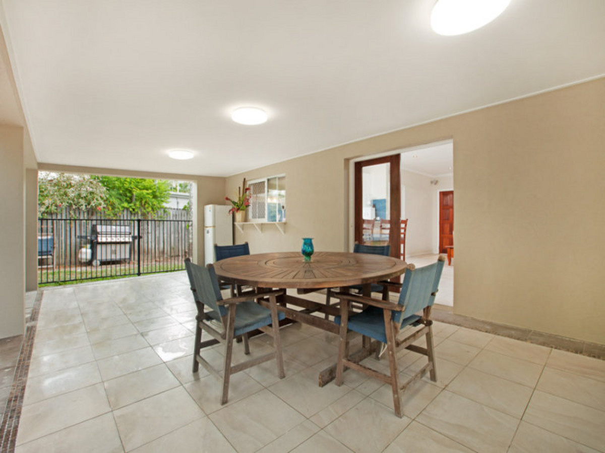 37 Portsea Crescent, KEWARRA BEACH, QLD 4879 AUS