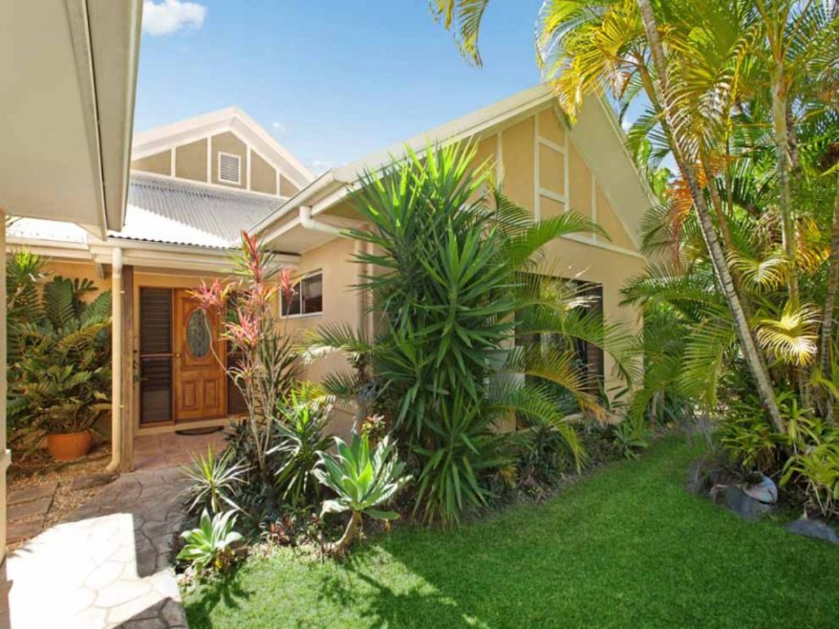4 Flora Close, CLIFTON BEACH, QLD 4879 AUS