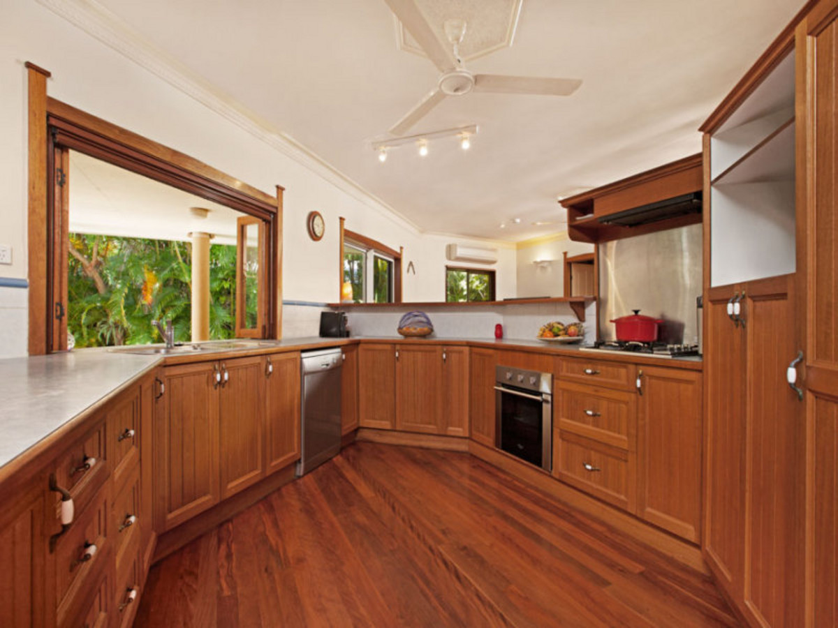 4 Flora Close, CLIFTON BEACH, QLD 4879 AUS