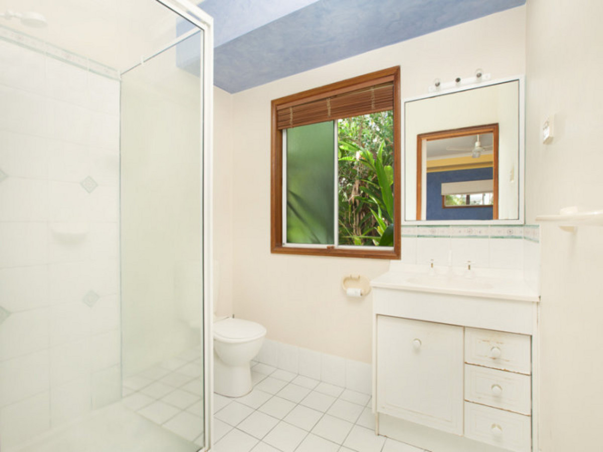 4 Flora Close, CLIFTON BEACH, QLD 4879 AUS