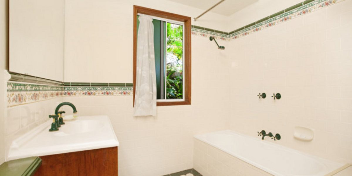 4 Flora Close, CLIFTON BEACH, QLD 4879 AUS