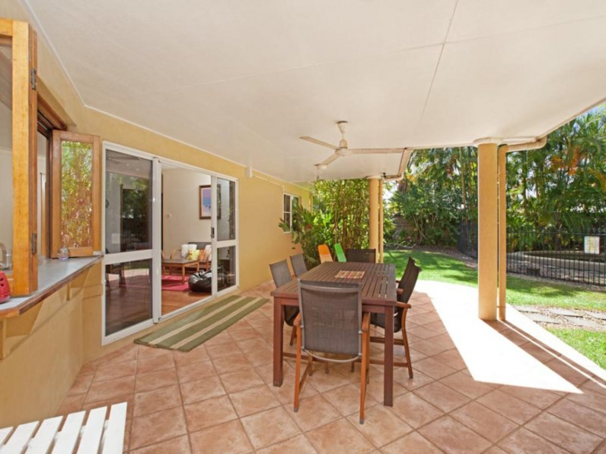 4 Flora Close, CLIFTON BEACH, QLD 4879 AUS