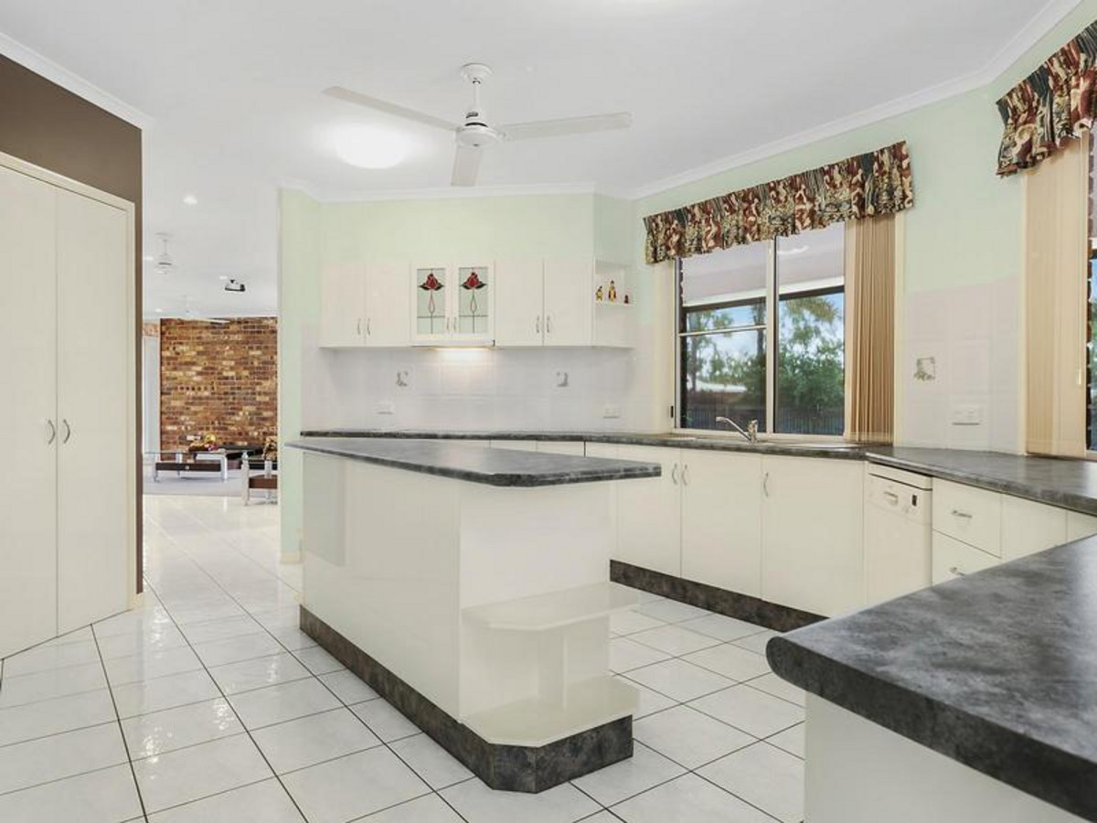 4 Collett Close, KEWARRA BEACH, QLD 4879 AUS