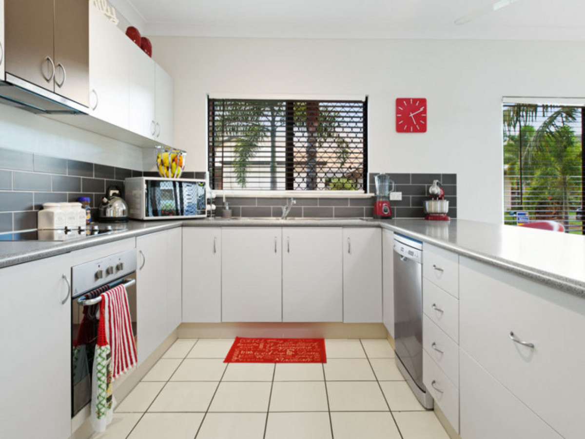 10 Mia Close, KEWARRA BEACH, QLD 4879 AUS