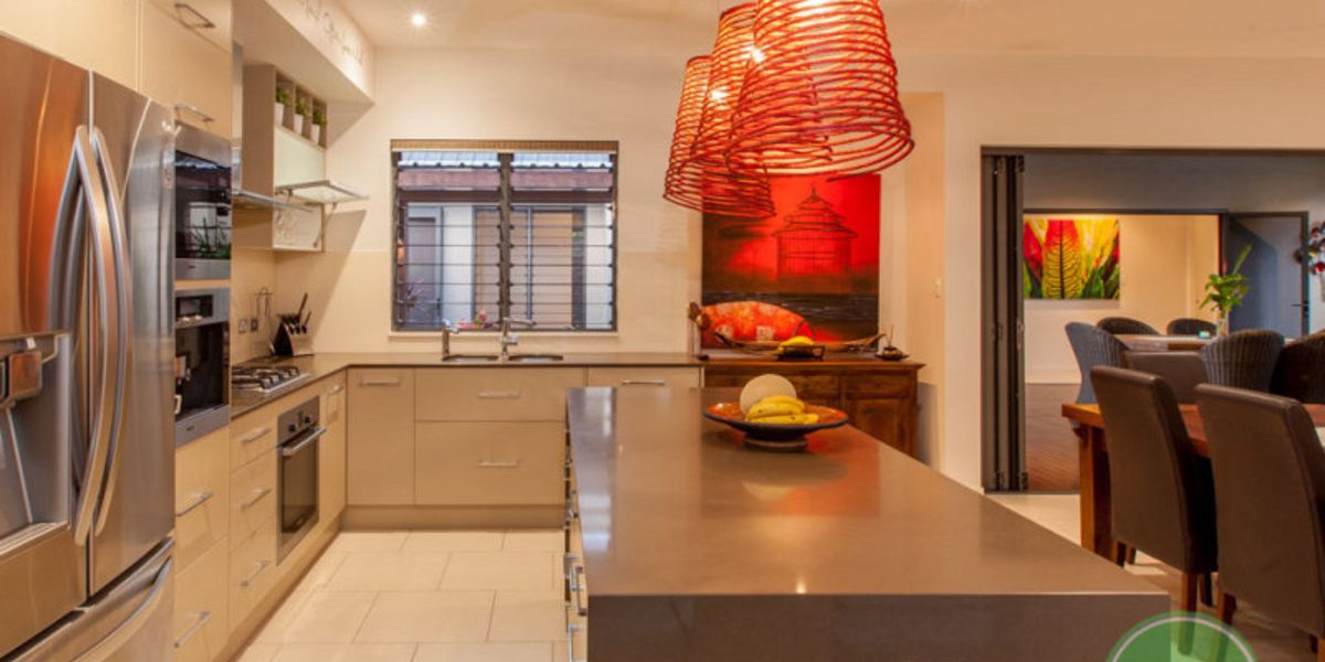 17 Muller Street, PALM COVE, QLD 4879 AUS