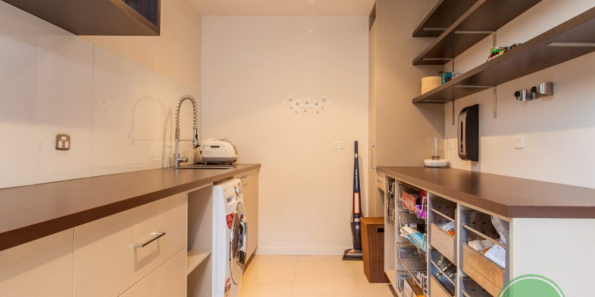 17 Muller Street, PALM COVE, QLD 4879 AUS