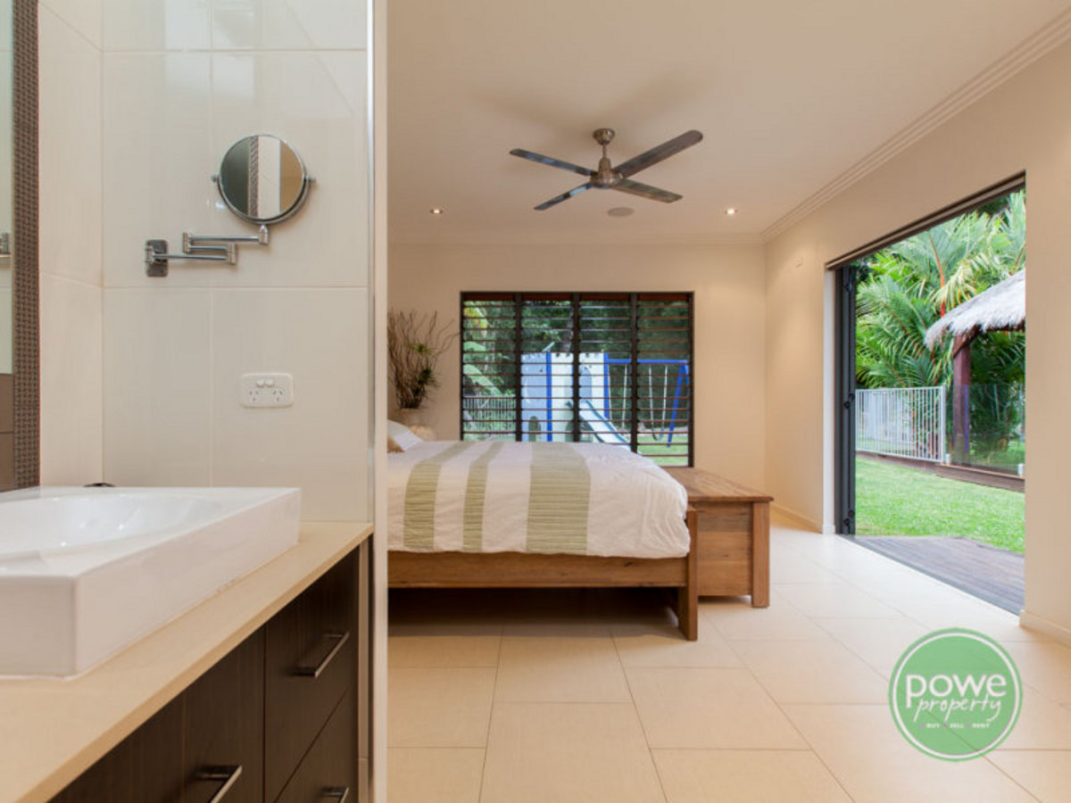 17 Muller Street, PALM COVE, QLD 4879 AUS