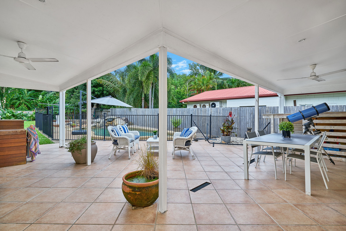 15 Beaver Street, Clifton Beach, QLD 4879 AUS