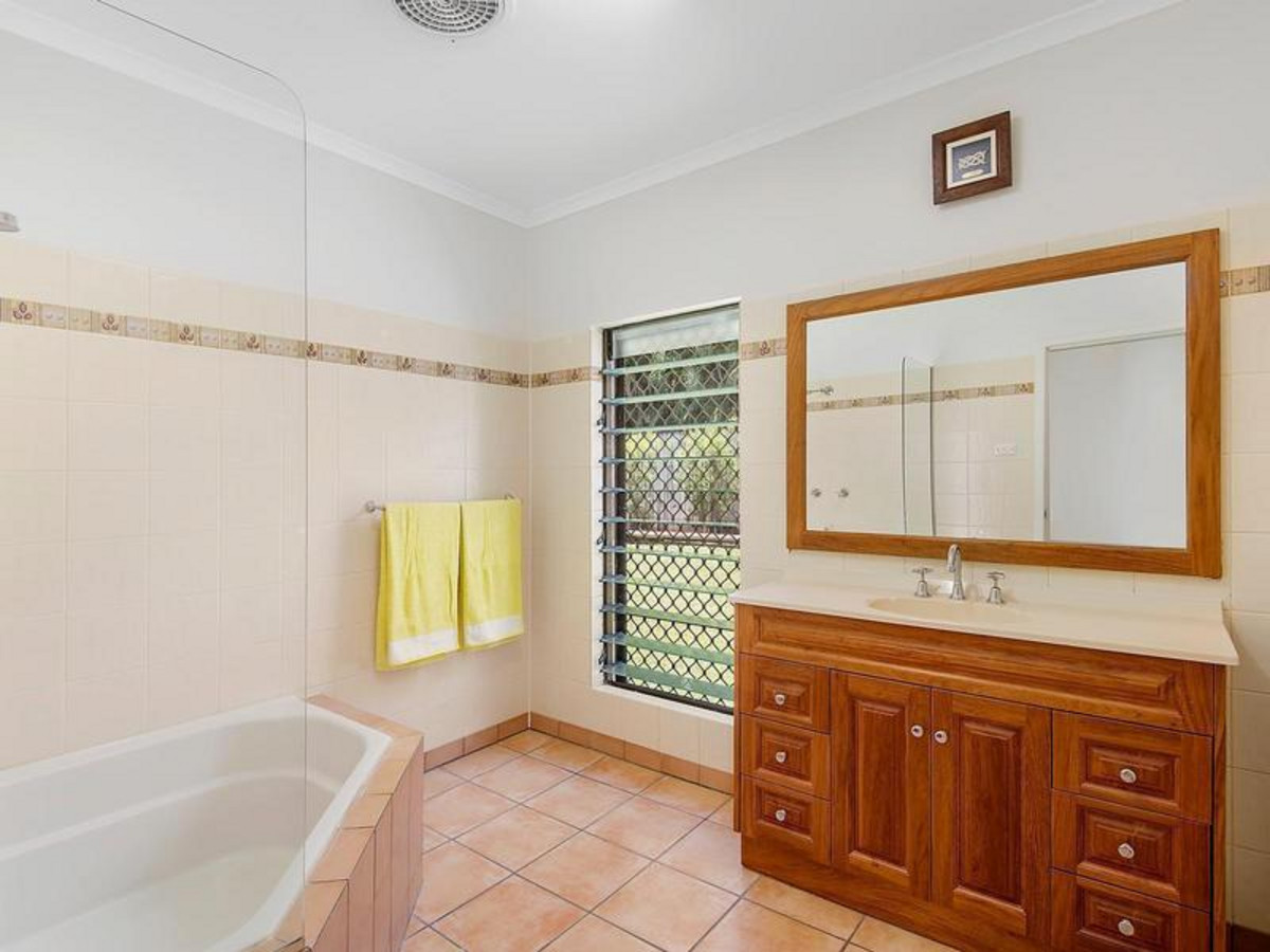 26 Joseph Banks Close, KEWARRA BEACH, QLD 4879 AUS