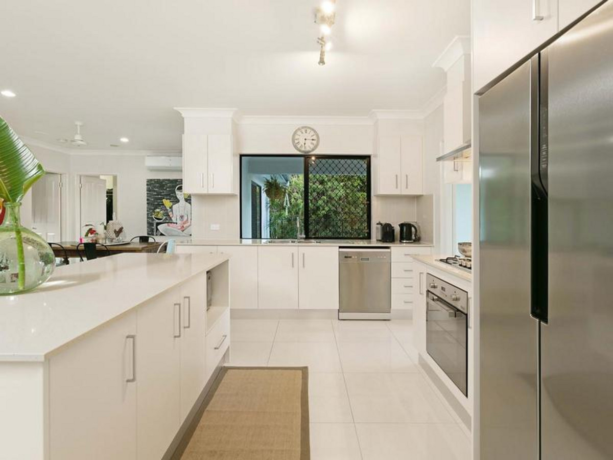 18 Como Close, KEWARRA BEACH, QLD 4879 AUS