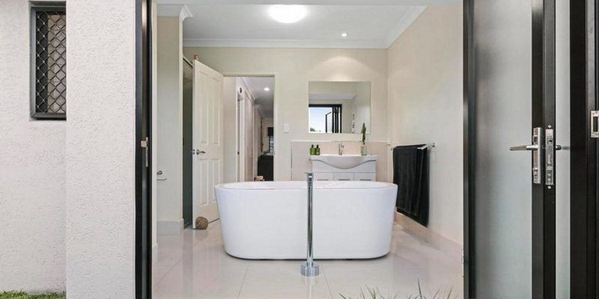 18 Como Close, KEWARRA BEACH, QLD 4879 AUS