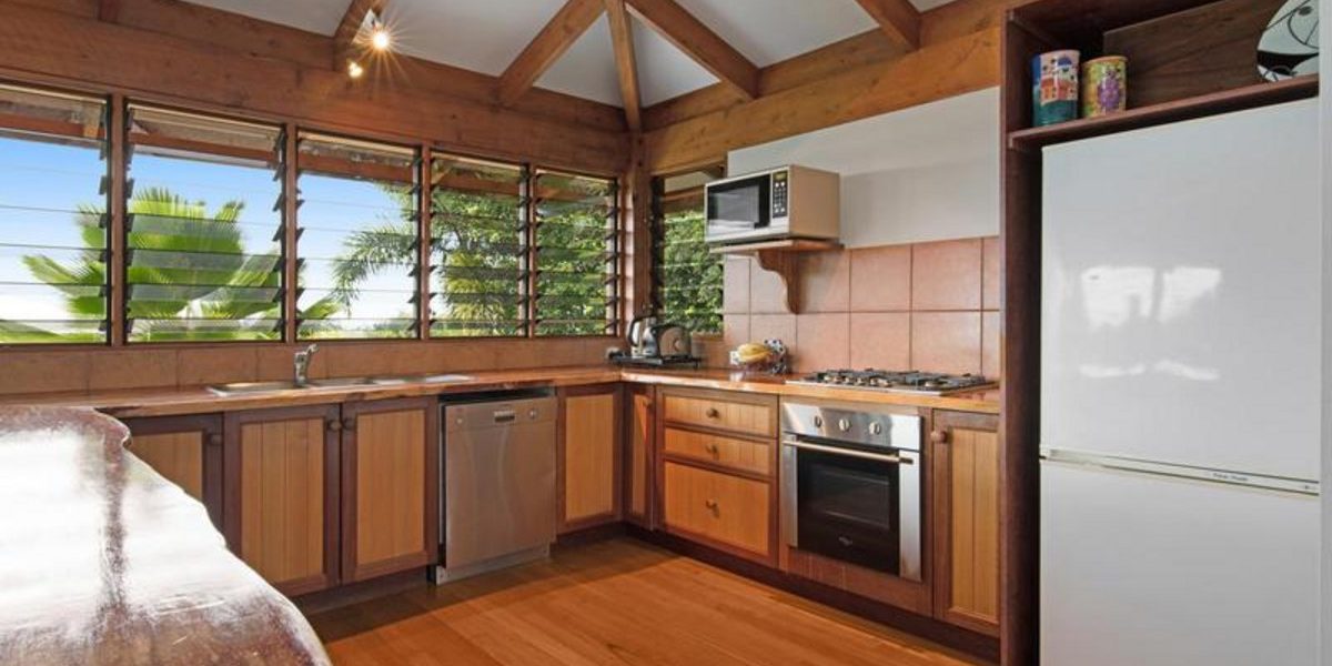 17 Everglades Street, PALM COVE, QLD 4879 AUS