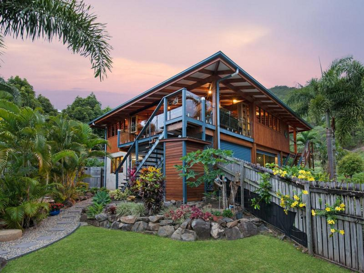 17 Everglades Street, PALM COVE, QLD 4879 AUS