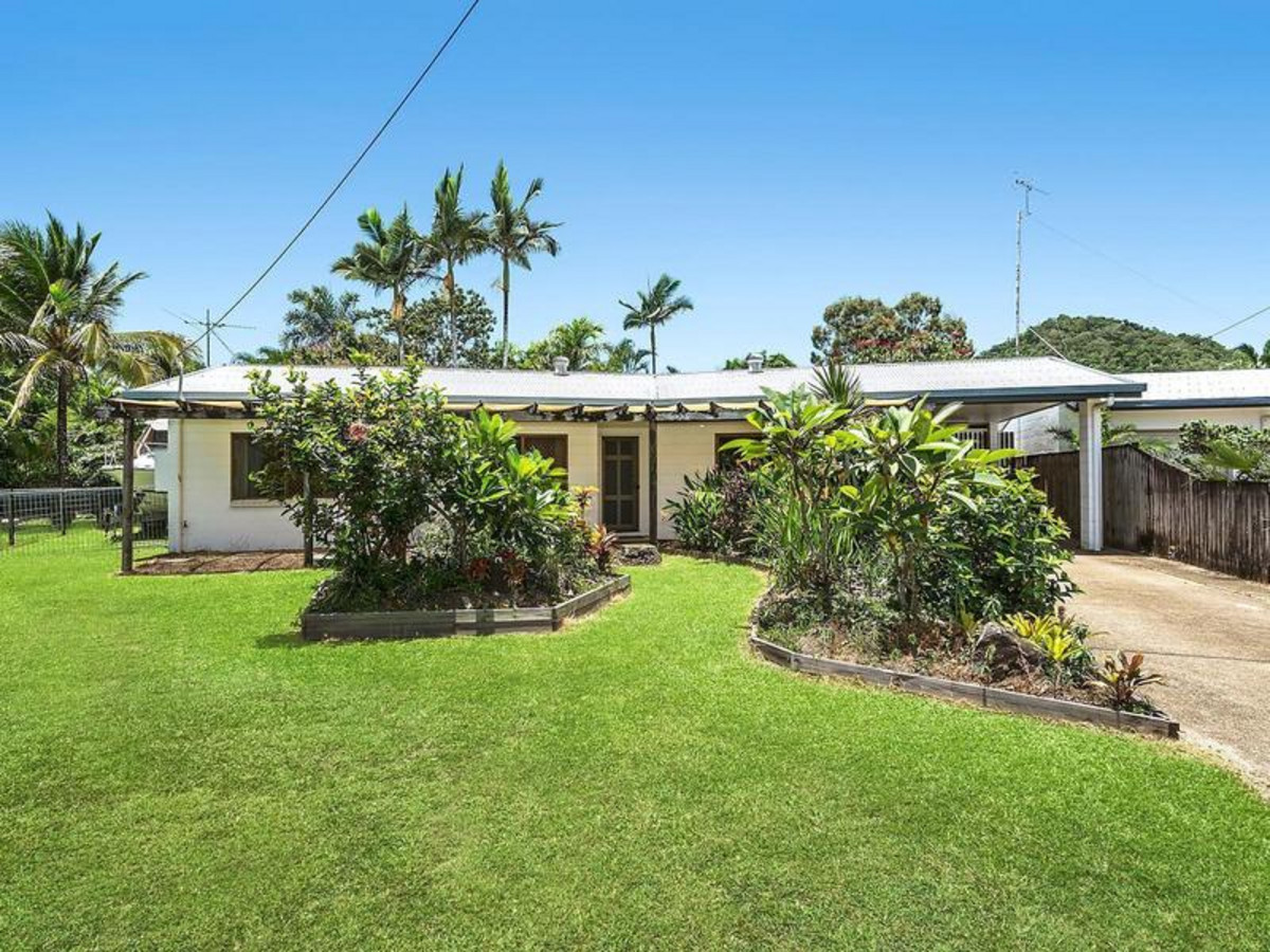 4 Whelk Street, TRINITY BEACH, QLD 4879 AUS