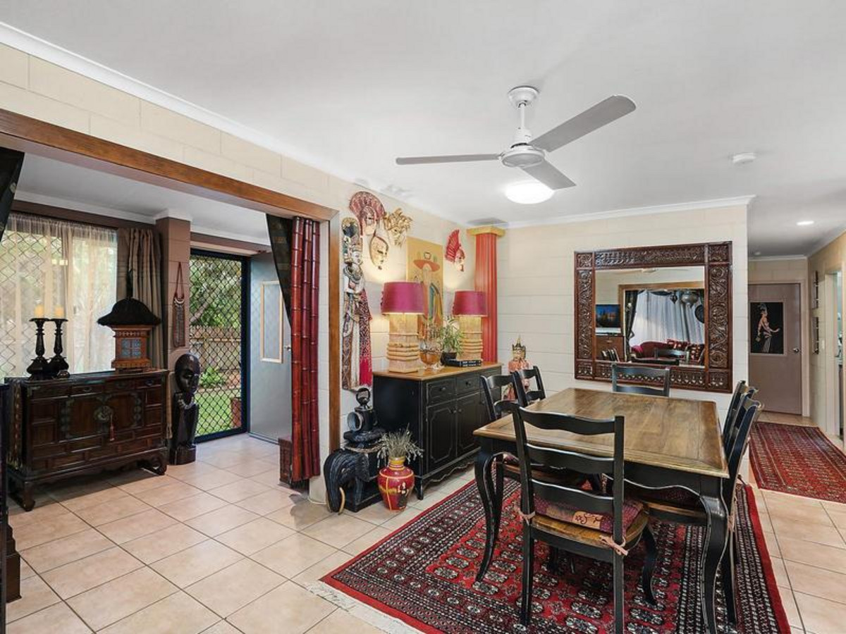 59 Veivers Road, Palm Cove, QLD 4879 AUS