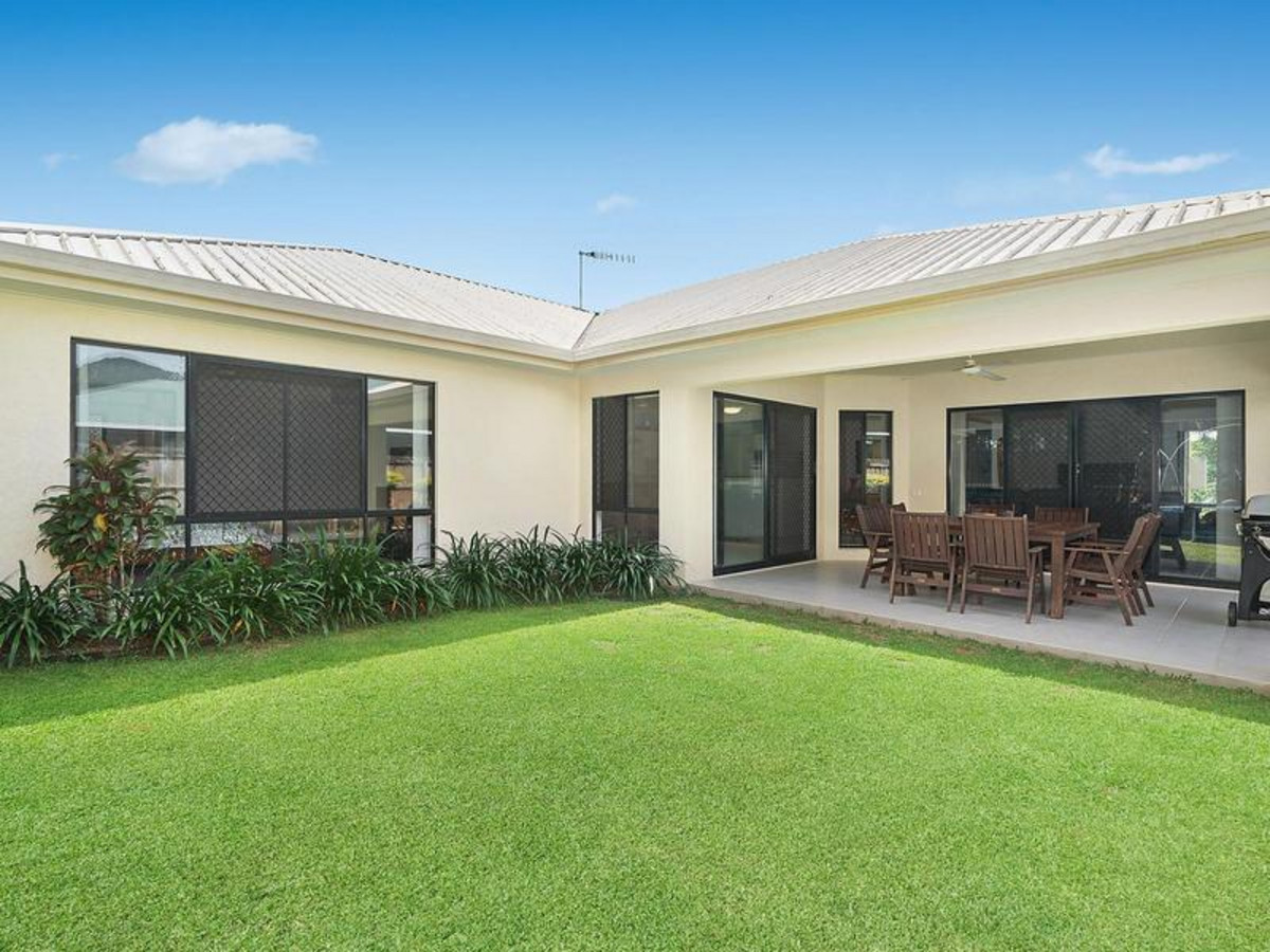 15 Derrick Street, REDLYNCH, QLD 4870 AUS