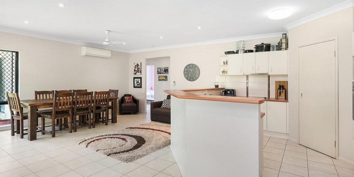 15 Derrick Street, REDLYNCH, QLD 4870 AUS