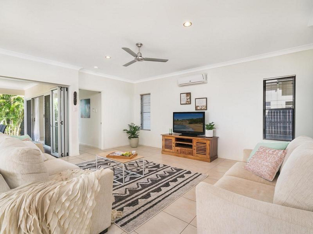 10 Barnacle Street, TRINITY BEACH, QLD 4879 AUS