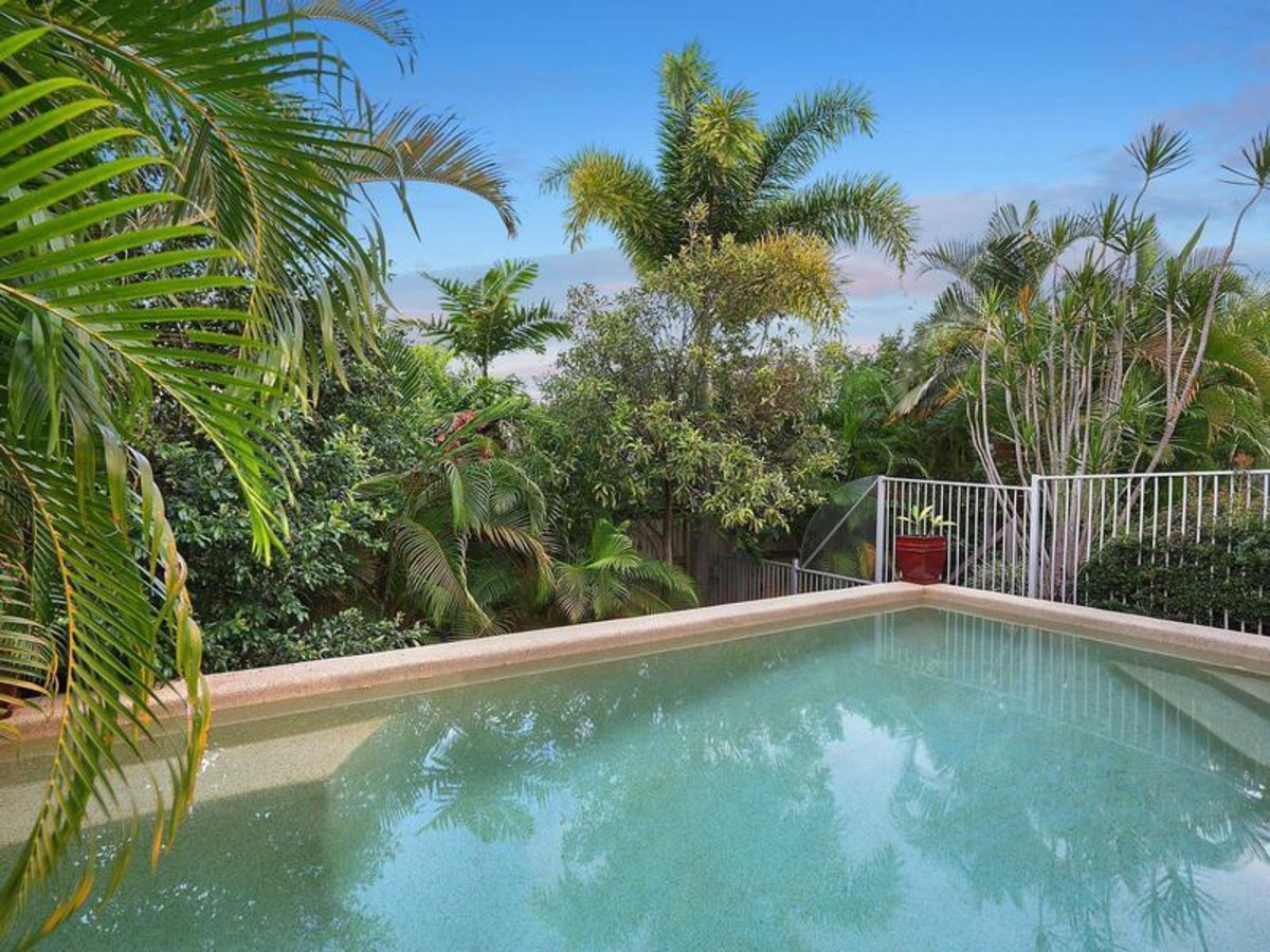 10 Barnacle Street, TRINITY BEACH, QLD 4879 AUS