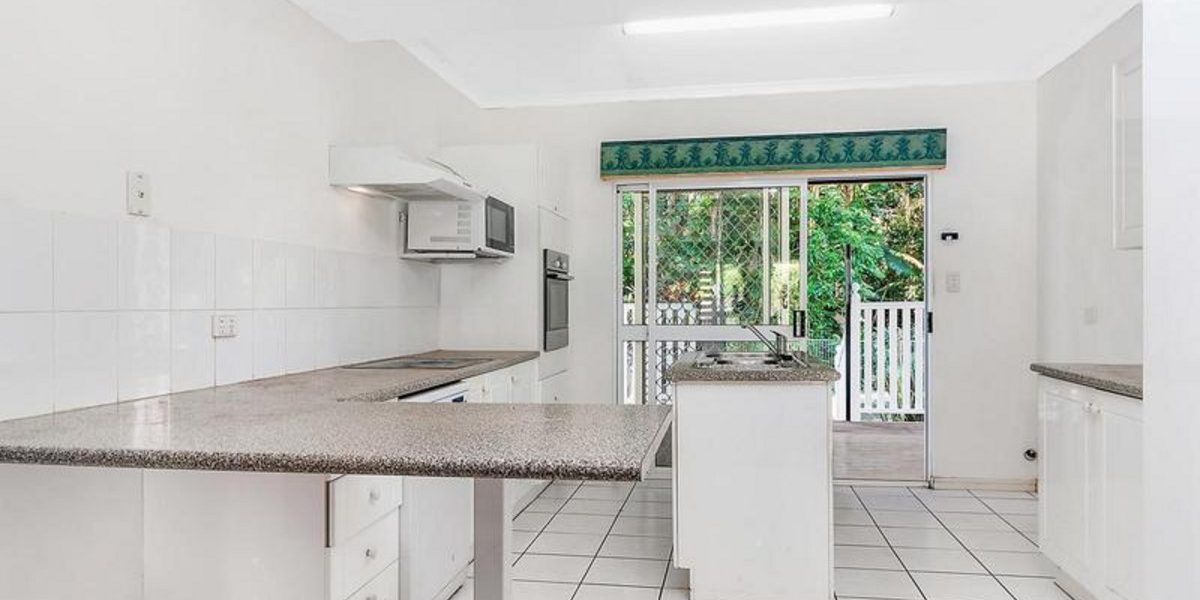 32 Callum Street, MOOROOBOOL, QLD 4870 AUS