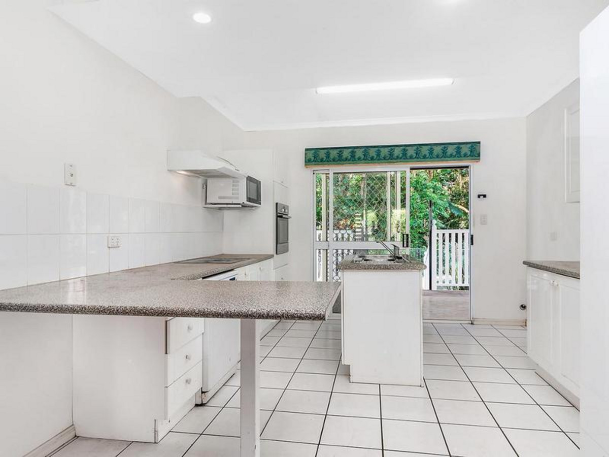 32 Callum Street, MOOROOBOOL, QLD 4870 AUS