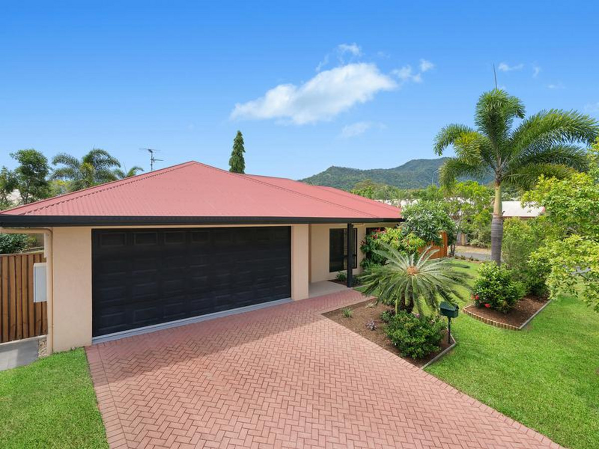 11 Bronte Close, KEWARRA BEACH, QLD 4879 AUS