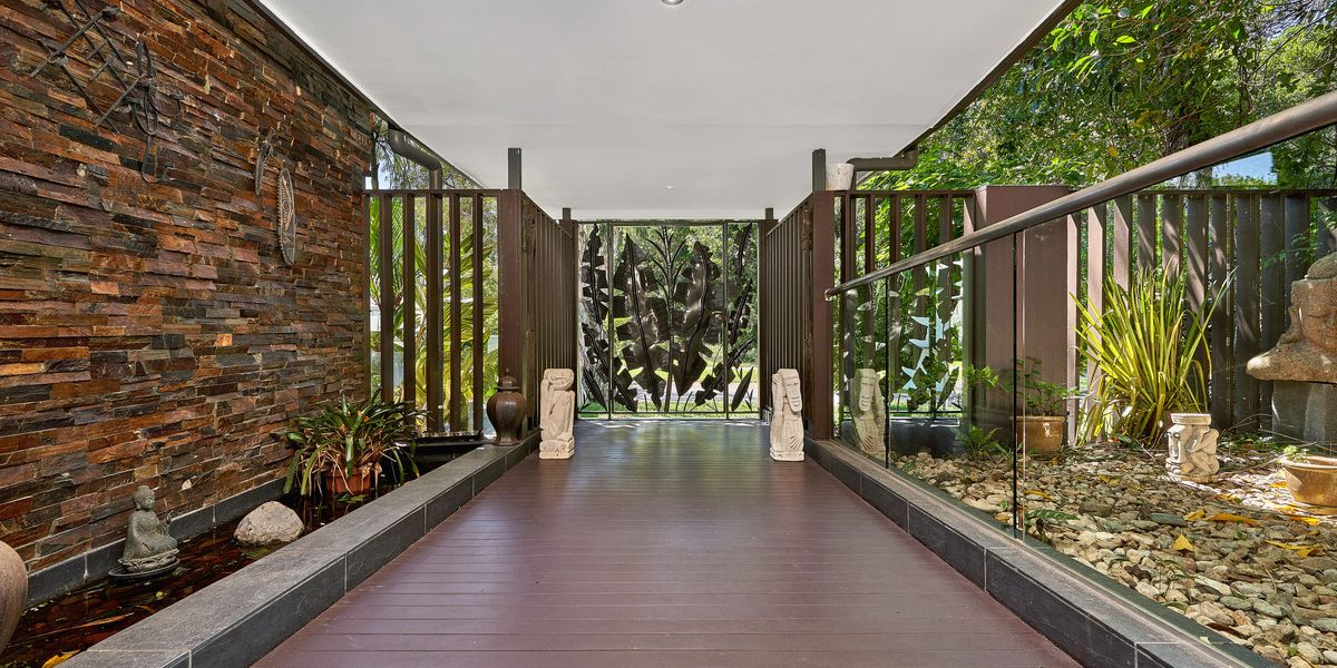 8 Lillian Road, Palm Cove, QLD 4879 AUS