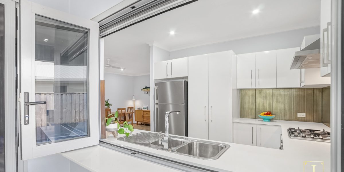 19 Moore Road, Smithfield, QLD 4878 AUS