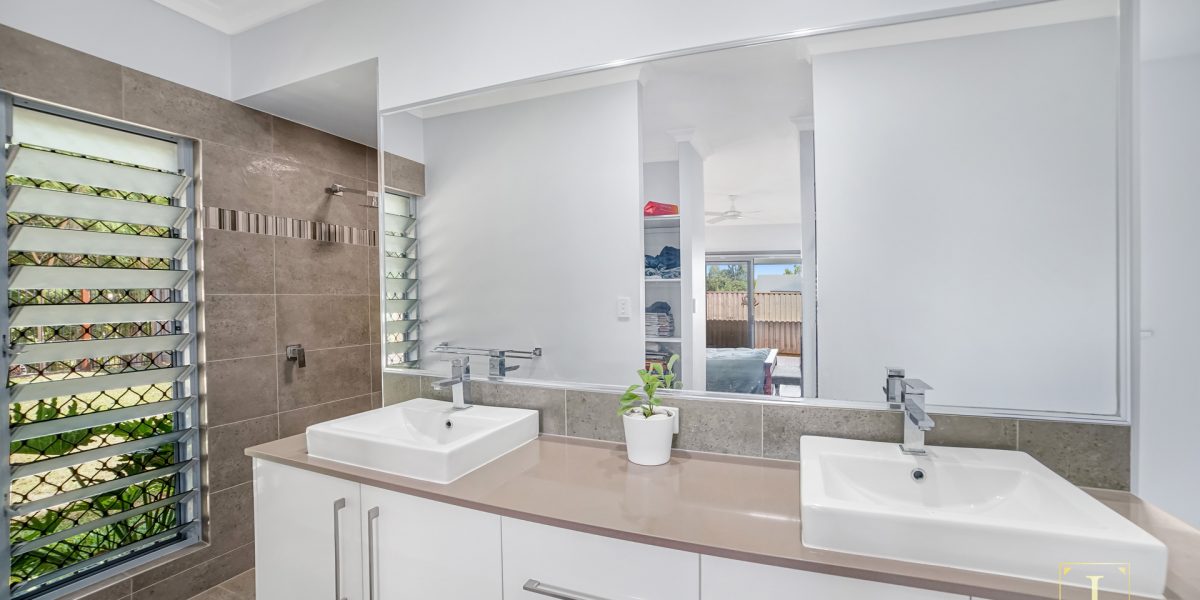 19 Moore Road, Smithfield, QLD 4878 AUS